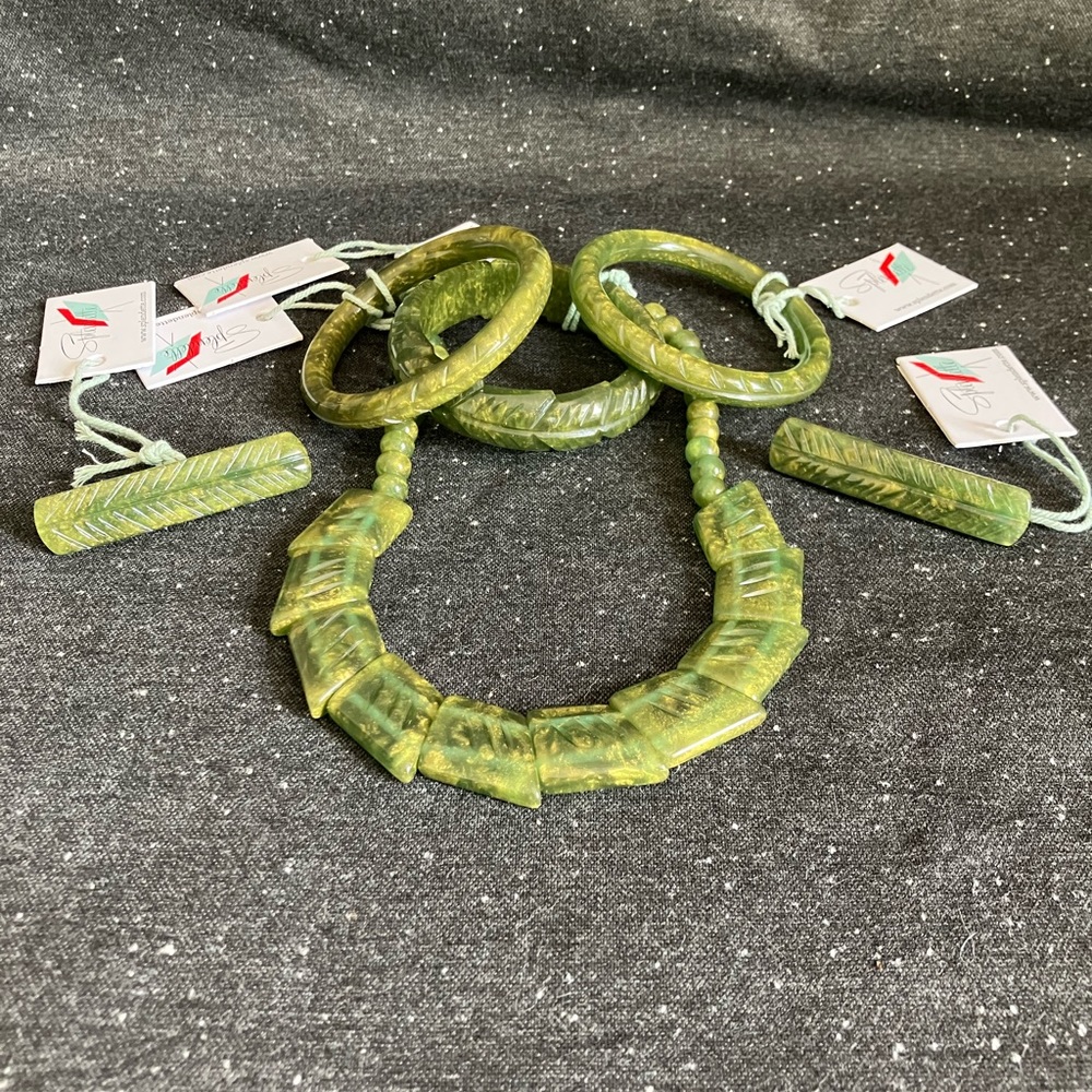 Splendette Golden Olive Fakelite Necklace, Barrette & Bangle Set